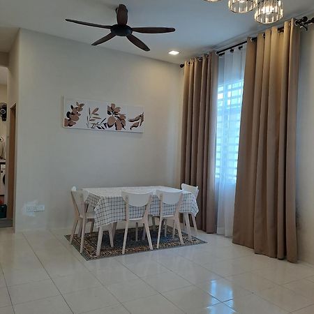 Dahlya Homestay Kuantan Exterior foto